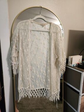 Monteau Ivory Floral Lace Fringe Kimono